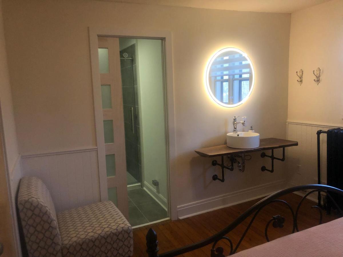 לינה וארוחת בוקר Saint-Jean-des Piles Auberge La Maison Bellemare מראה חיצוני תמונה